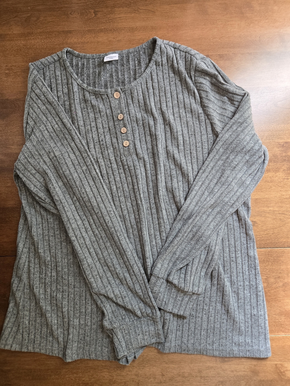 XTERDUO Ribbed Knit Long Sleeve Top – Gray/Green – XXL
Soft ribbed knit top in a